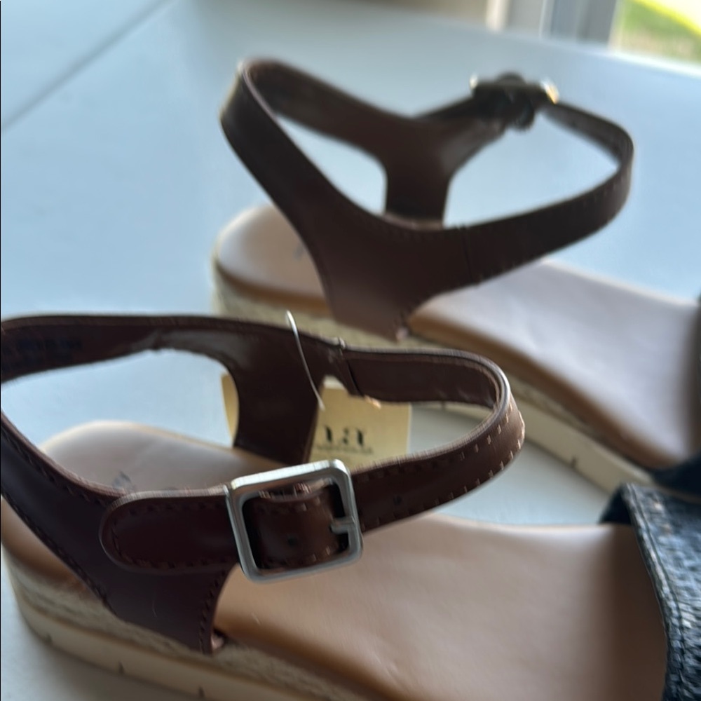 Ana Brown and Black Sandals - Picture 7 of 8